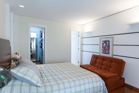Apartamento à venda com 164m², 4 quartos e 4 vagas Apartamento à venda com 164m², 4 quartos e 4 vagasSuíte master