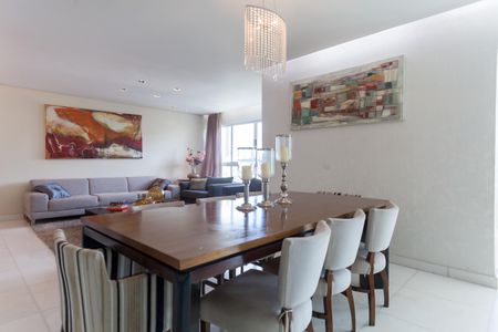 Apartamento à venda com 164m², 4 quartos e 4 vagas Apartamento à venda com 164m², 4 quartos e 4 vagasSala de Jantar