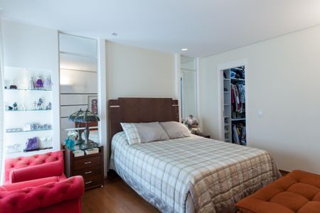 Apartamento à venda com 164m², 4 quartos e 4 vagas Apartamento à venda com 164m², 4 quartos e 4 vagasSuíte master