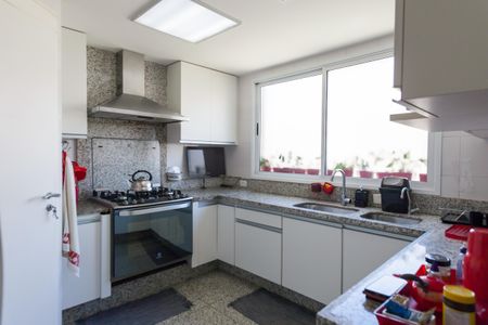 Apartamento à venda com 164m², 4 quartos e 4 vagas Apartamento à venda com 164m², 4 quartos e 4 vagasCozinha