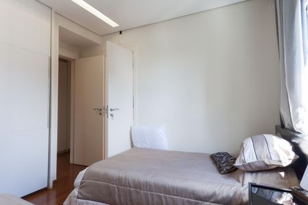 Apartamento à venda com 164m², 4 quartos e 4 vagas Apartamento à venda com 164m², 4 quartos e 4 vagasSemi Suíte 2