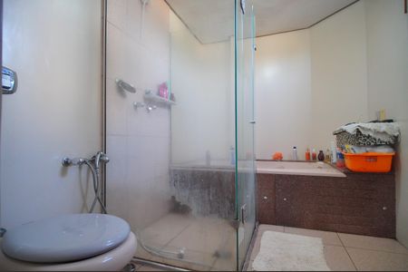 Apartamento à venda com 458m², 3 quartos e 4 vagasBanheiro da Suíte 1