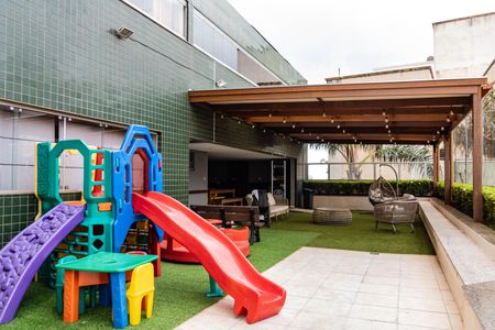 Apartamento à venda com 119m², 3 quartos e 3 vagas Apartamento à venda com 119m², 3 quartos e 3 vagasÁrea comum - Playground