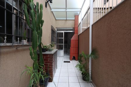Casa à venda com 200m², 3 quartos e 8 vagasCorredor Lateral