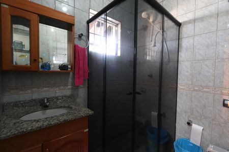 Casa à venda com 200m², 3 quartos e 8 vagasBanheiro da Suíte 2