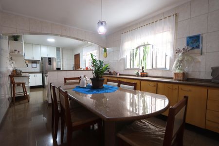 Casa à venda com 200m², 3 quartos e 8 vagasCopa