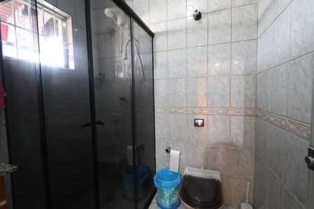 Casa à venda com 200m², 3 quartos e 8 vagasBanheiro da Suíte 2