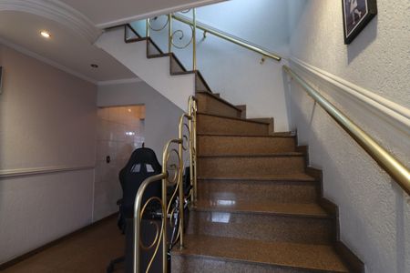 Casa à venda com 200m², 3 quartos e 8 vagasEscada