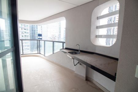 Apartamento à venda com 162m², 3 quartos e 3 vagas Apartamento à venda com 162m², 3 quartos e 3 vagasVaranda