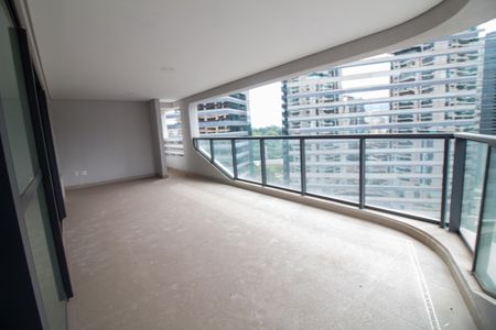 Apartamento à venda com 162m², 3 quartos e 3 vagas Apartamento à venda com 162m², 3 quartos e 3 vagasVaranda