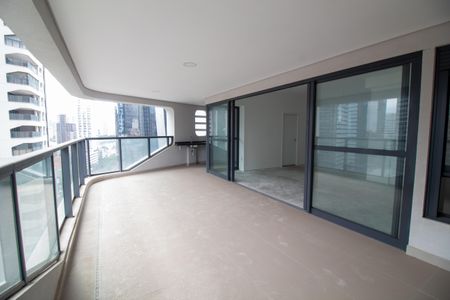 Apartamento à venda com 162m², 3 quartos e 3 vagas Apartamento à venda com 162m², 3 quartos e 3 vagasVaranda