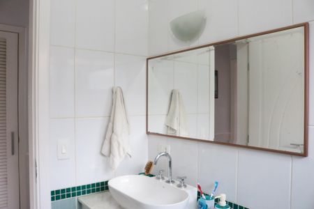 Casa à venda com 158m², 4 quartos e 2 vagasBanheiro 2