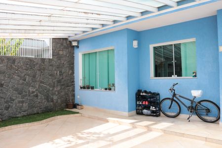 Casa à venda com 158m², 4 quartos e 2 vagasFachada