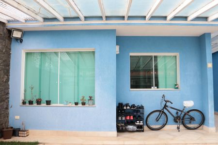 Casa à venda com 158m², 4 quartos e 2 vagasFachada