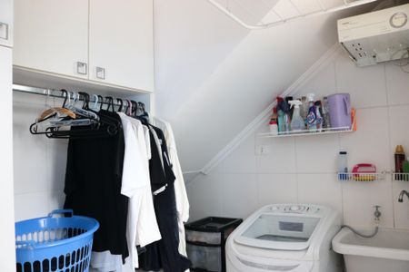 Casa à venda com 158m², 4 quartos e 2 vagasÁrea de serviço / Lavanderia