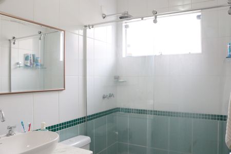 Casa à venda com 158m², 4 quartos e 2 vagasBanheiro 2