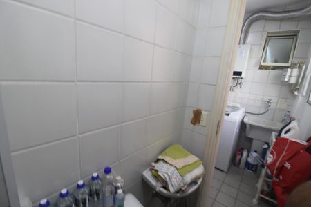 Apartamento à venda com 77m², 3 quartos e 2 vagasBanheiro de Serviço