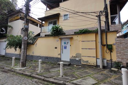 Casa de condomínio para alugar com 500m², 4 quartos e 2 vagas Casa de condomínio para alugar com 500m², 4 quartos e 2 vagasFachada
