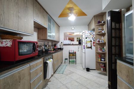 Casa de condomínio para alugar com 500m², 4 quartos e 2 vagas Casa de condomínio para alugar com 500m², 4 quartos e 2 vagasCozinha