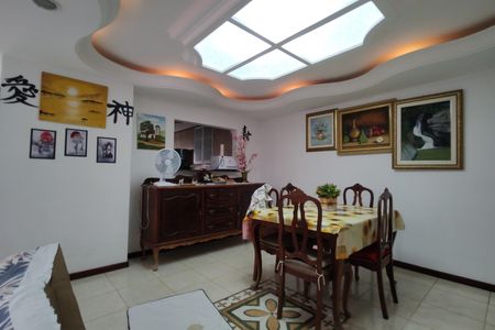 Casa de condomínio para alugar com 500m², 4 quartos e 2 vagas Casa de condomínio para alugar com 500m², 4 quartos e 2 vagasSala