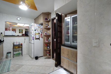 Casa de condomínio para alugar com 500m², 4 quartos e 2 vagas Casa de condomínio para alugar com 500m², 4 quartos e 2 vagasCozinha