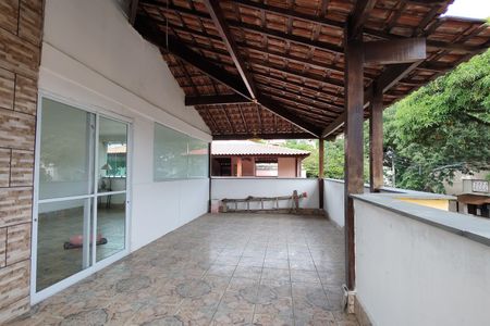 Casa de condomínio para alugar com 500m², 4 quartos e 2 vagas Casa de condomínio para alugar com 500m², 4 quartos e 2 vagasTerraço