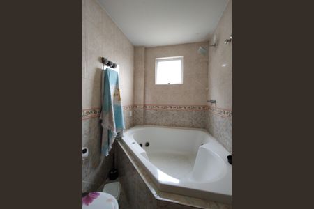 Casa de condomínio para alugar com 500m², 4 quartos e 2 vagasBanheiro da Suíte