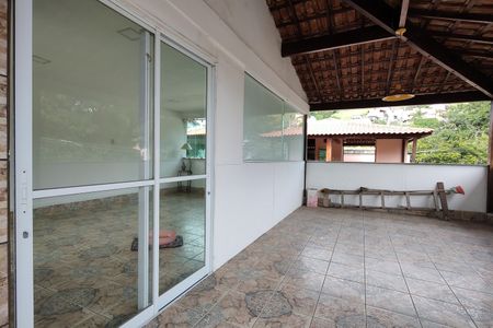 Casa de condomínio para alugar com 500m², 4 quartos e 2 vagas Casa de condomínio para alugar com 500m², 4 quartos e 2 vagasTerraço