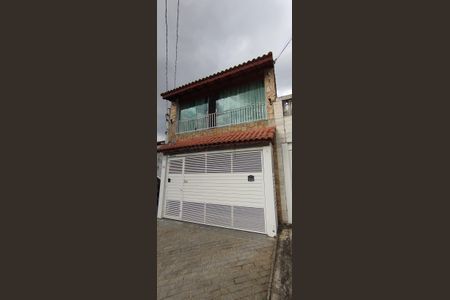 Casa à venda com 230m², 3 quartos e 2 vagas Casa à venda com 230m², 3 quartos e 2 vagasFachada