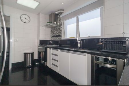 Apartamento à venda com 179m², 4 quartos e 3 vagas Apartamento à venda com 179m², 4 quartos e 3 vagasCozinha