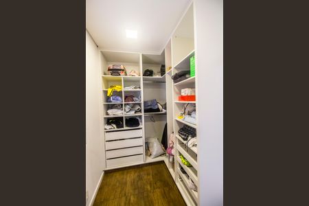 Casa à venda com 425m², 4 quartos e 2 vagasCloset da suíte 2