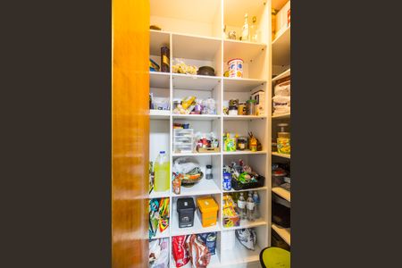 Casa à venda com 425m², 4 quartos e 2 vagasDespensa