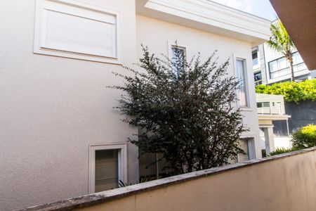 Casa à venda com 425m², 4 quartos e 2 vagasVista da Suíte 2