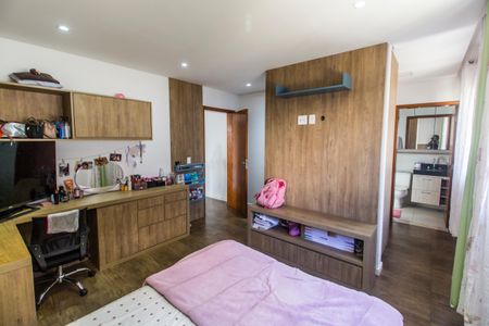 Casa à venda com 425m², 4 quartos e 2 vagasSuíte 4