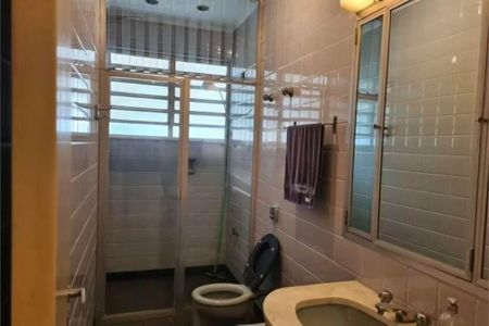 Casa à venda com 400m², 3 quartos e 3 vagas Casa à venda com 400m², 3 quartos e 3 vagasBanheiro