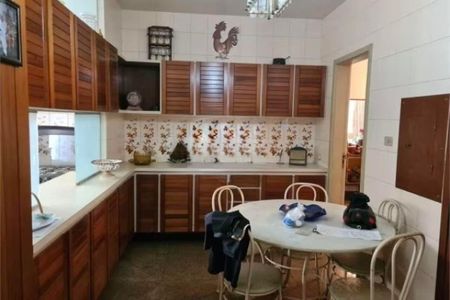 Casa à venda com 400m², 3 quartos e 3 vagas Casa à venda com 400m², 3 quartos e 3 vagasCozinha