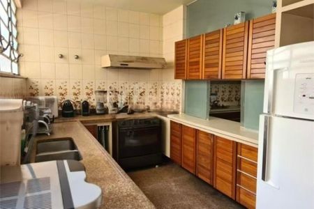 Casa à venda com 400m², 3 quartos e 3 vagas Casa à venda com 400m², 3 quartos e 3 vagasCozinha