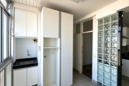 Apartamento à venda com 167m², 3 quartos e 2 vagas Apartamento à venda com 167m², 3 quartos e 2 vagasÁrea de Serviço