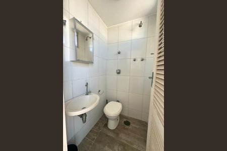 Apartamento à venda com 167m², 3 quartos e 2 vagas Apartamento à venda com 167m², 3 quartos e 2 vagasBanheiro de Serviço