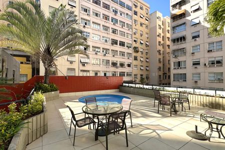 Apartamento à venda com 167m², 3 quartos e 2 vagas Apartamento à venda com 167m², 3 quartos e 2 vagasÁrea comum - Piscina