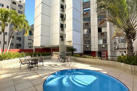 Apartamento à venda com 167m², 3 quartos e 2 vagas Apartamento à venda com 167m², 3 quartos e 2 vagasÁrea comum - Piscina