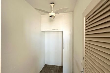 Apartamento à venda com 167m², 3 quartos e 2 vagas Apartamento à venda com 167m², 3 quartos e 2 vagasQuarto de Serviço