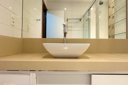 Apartamento à venda com 167m², 3 quartos e 2 vagas Apartamento à venda com 167m², 3 quartos e 2 vagasBanheiro da Suíte