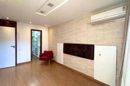 Apartamento à venda com 167m², 3 quartos e 2 vagas Apartamento à venda com 167m², 3 quartos e 2 vagasSuíte