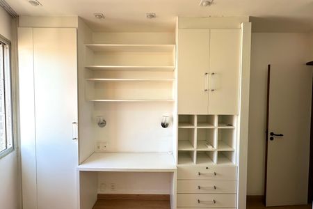 Apartamento à venda com 167m², 3 quartos e 2 vagas Apartamento à venda com 167m², 3 quartos e 2 vagasQuarto 2