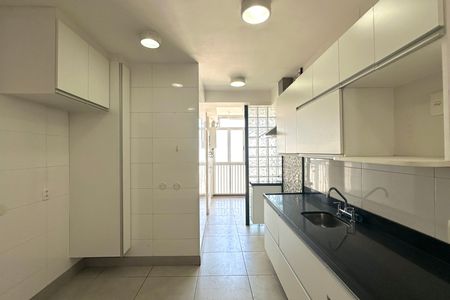 Apartamento à venda com 167m², 3 quartos e 2 vagas Apartamento à venda com 167m², 3 quartos e 2 vagasCozinha