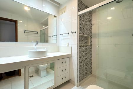 Apartamento à venda com 167m², 3 quartos e 2 vagas Apartamento à venda com 167m², 3 quartos e 2 vagasBanheiro Social