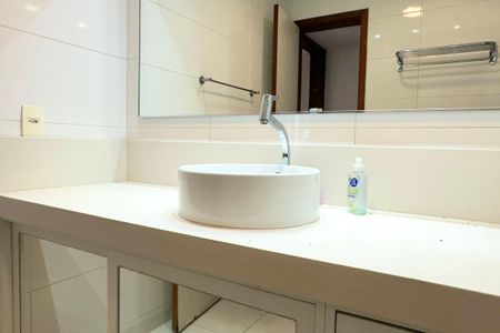 Apartamento à venda com 167m², 3 quartos e 2 vagas Apartamento à venda com 167m², 3 quartos e 2 vagasBanheiro Social