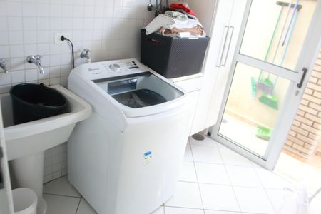 Casa à venda com 473m², 3 quartos e 8 vagasLavanderia