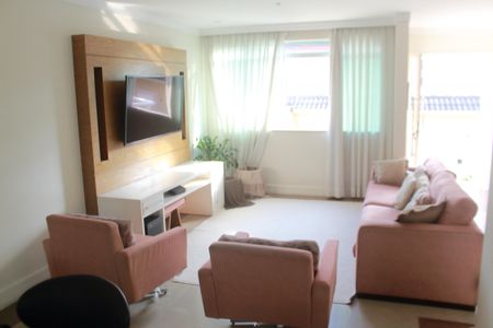 Casa à venda com 473m², 3 quartos e 8 vagasSala